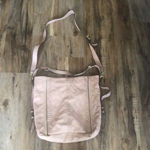 Steve Madden versatile bag. Over the shoulder or crossbody. Perfect beige-pink!